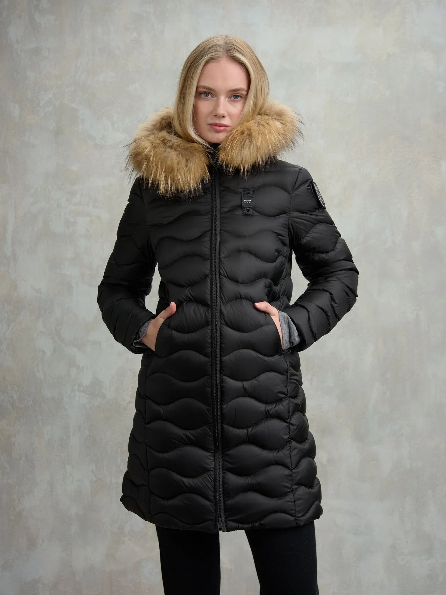 BLAUER
PIUMINO LUNGO AD ONDE CON PELLICCIA LYNEL 25WBLDK03527 006047