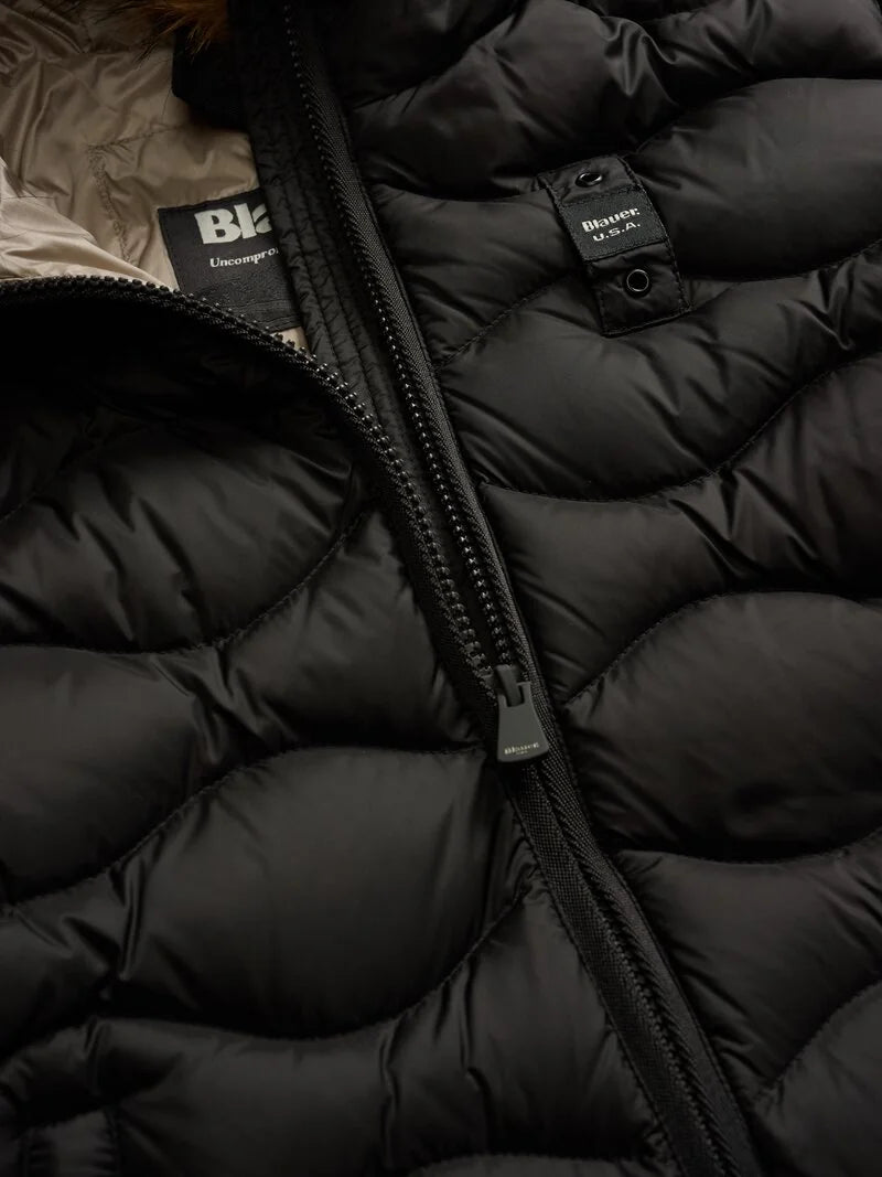 BLAUER
PIUMINO LUNGO AD ONDE CON PELLICCIA LYNEL 25WBLDK03527 006047