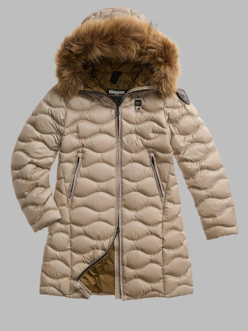 BLAUER
PIUMINO LUNGO AD ONDE CON PELLICCIA LYNEL 25WBLDK03527 006047