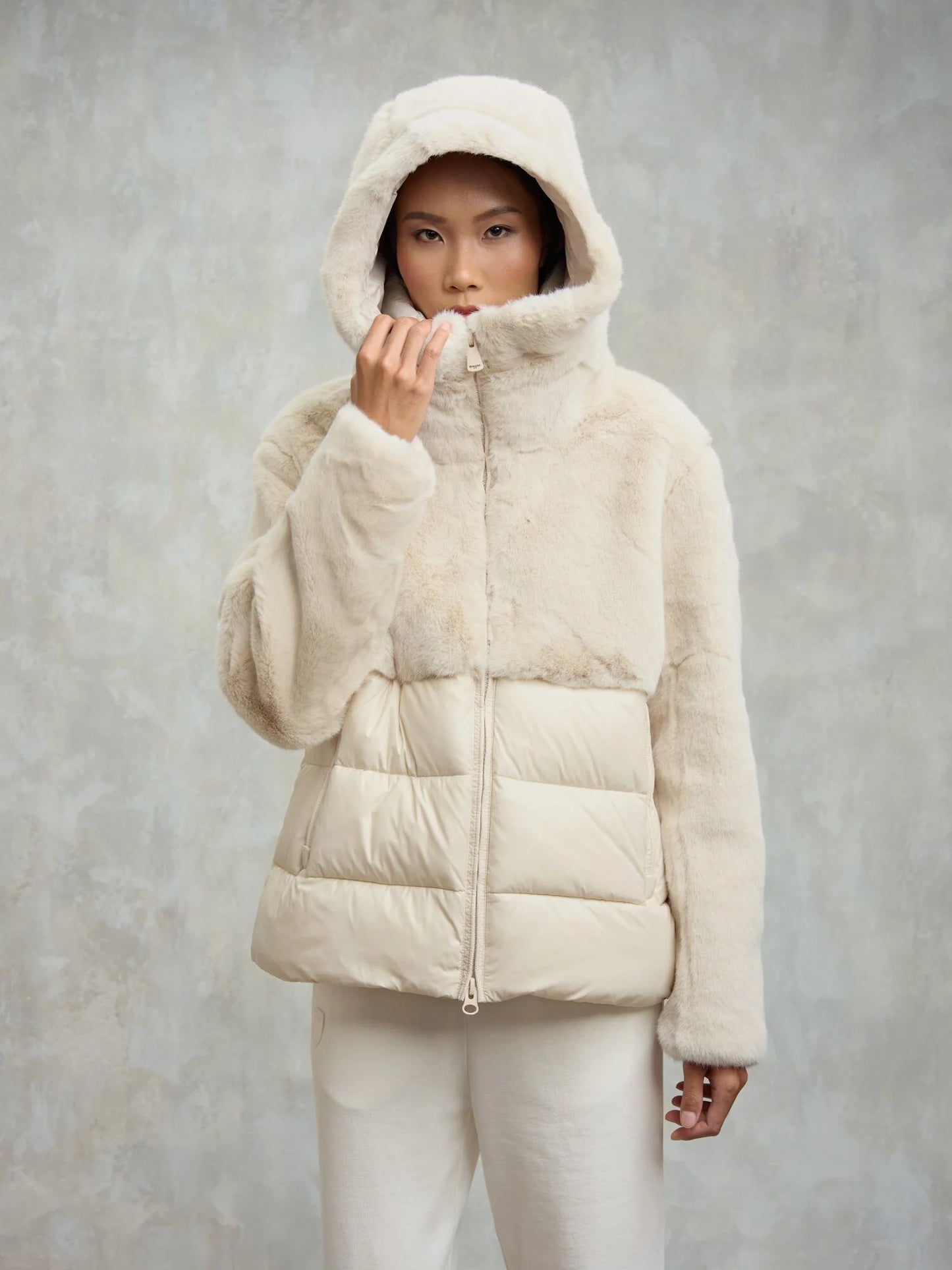 BLAUER
GIUBBETTO NYLON CON PELLICCIA ECO FANEVIL 25WBLDC02178 006646